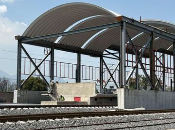 Tras acuerdo con gobierno federal, vecinos de Tultepec liberan viaducto elevado y estación del Tren Suburbano; exigen reparación de 145 viviendas