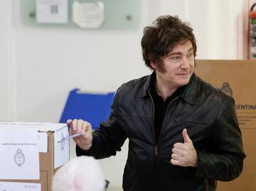 Argentinos votan en legislativas que definirán el futuro de Milei y de la ayuda de EU