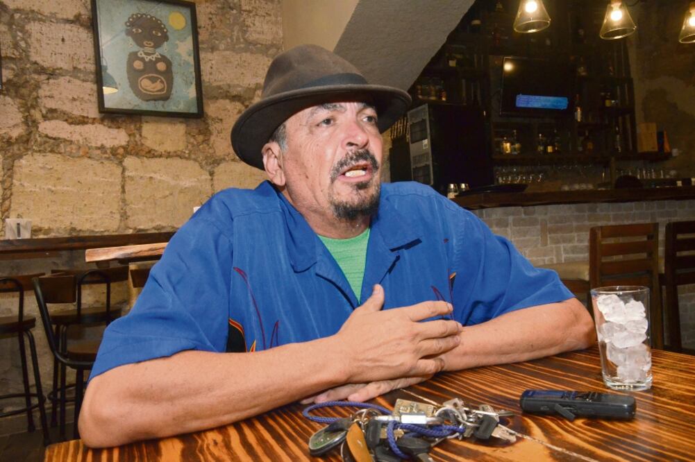 Manuel González, cazador de talentos desde hace 20 años, asegura que ha impulsado a figuras como Gloria Trevi y Judith Grace, ex miss México (EMILIO VÁSQUEZ. EL UNIVERSAL)