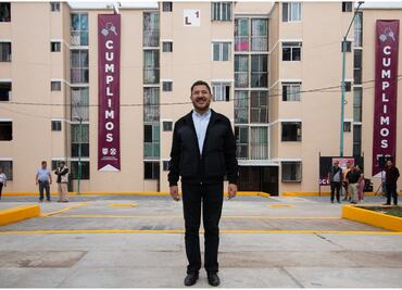 Martí Batres entrega nueva unidad habitacional en Iztapalapa; son damnificados del sismo de 2017