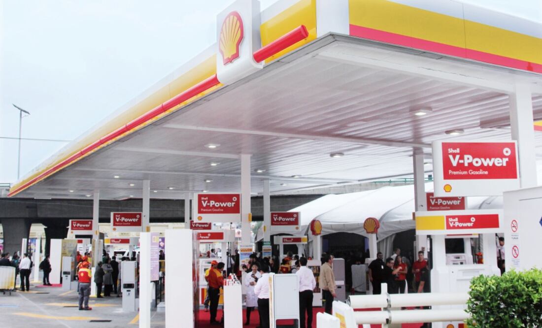 En los últimos meses, la petrolera redujo sus operaciones en proyectos renovables de eólica marina, fotovoltaica o hidrógeno y vendió refinerías y parte de su producción de gas y petróleo en países como Nigeria. Foto: CUARTOSCURO