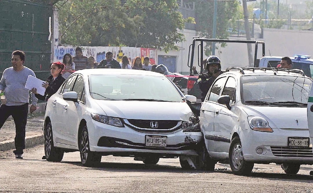 La AMIS recomendó a los automovilistas que sean víctimas de este fraude, guardar la calma y no entrar en ningún conflicto con las personas que ejecutan la práctica. Foto: Archivo/El Universal