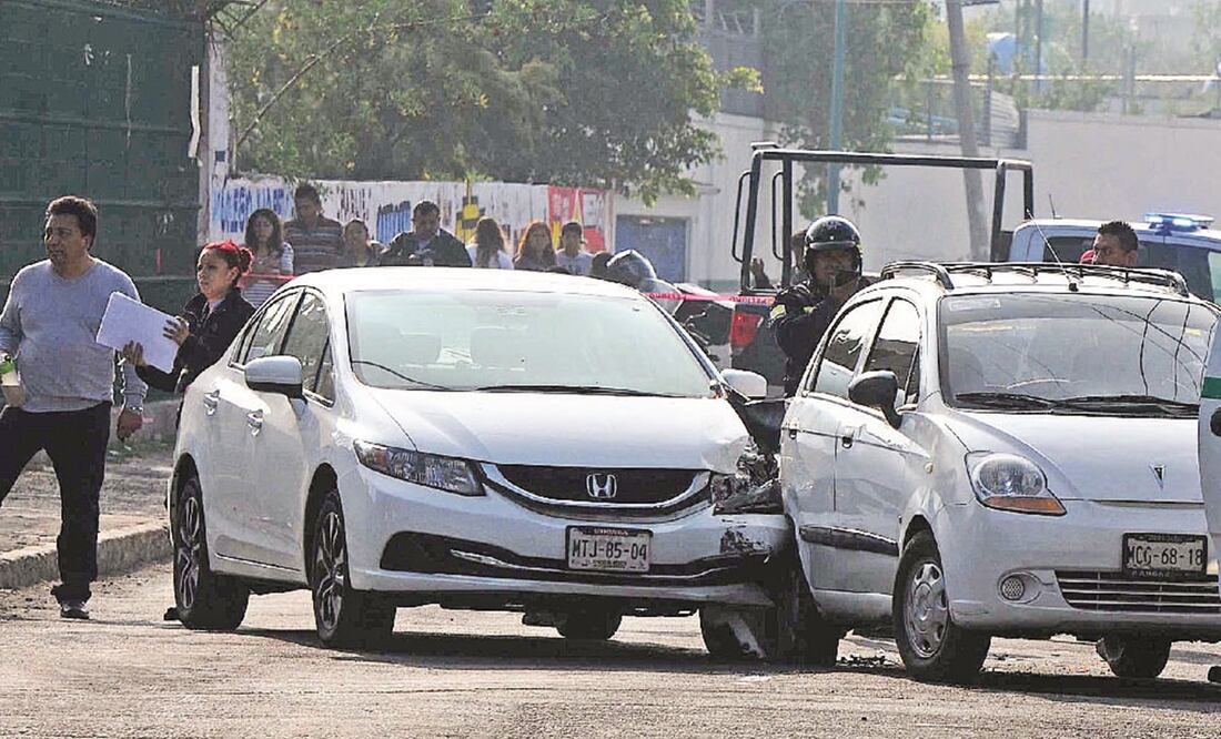La AMIS recomendó a los automovilistas que sean víctimas de este fraude, guardar la calma y no entrar en ningún conflicto con las personas que ejecutan la práctica. Foto: Archivo/El Universal