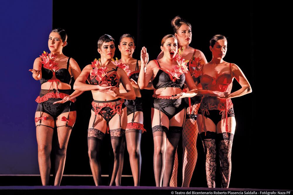 La ópera, dirigida por el italiano Guido Maria Guida, duró más de cuatro horas y llenó el ambiente del teatro de tensión. Teatro Bicentenario Roberto Plasencia Saldaña