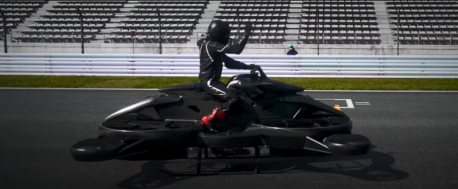 Japón presenta motocicleta voladora que podría alcanzar los 100 km/h 