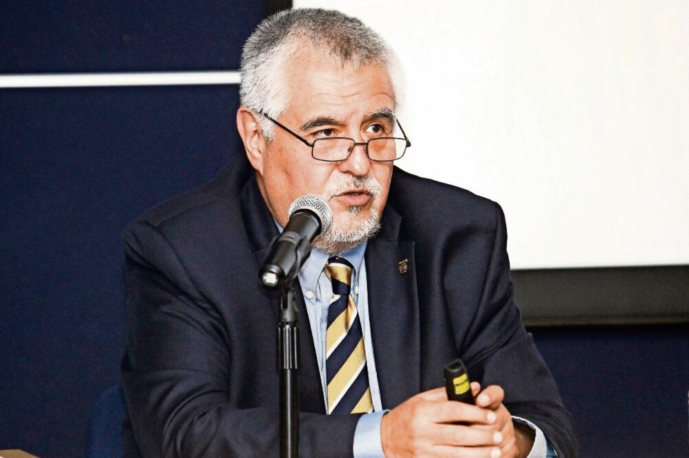 Malaquías López, jefe del Departamento de Salud Pública de la UNAM, dice que no hay estudios científicos que comprueben que el zika cause microcefalia (ARCHIVO EL UNIVERSAL)