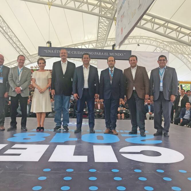 Vicente Fox Quesada, ex presidente, y Diego Sinhué Rodríguez, gobernador de Guanajuato, en el arranque de la quinta edición del Citek. (XÓCHITL ÁLVAREZ. EL UNIVERSAL)