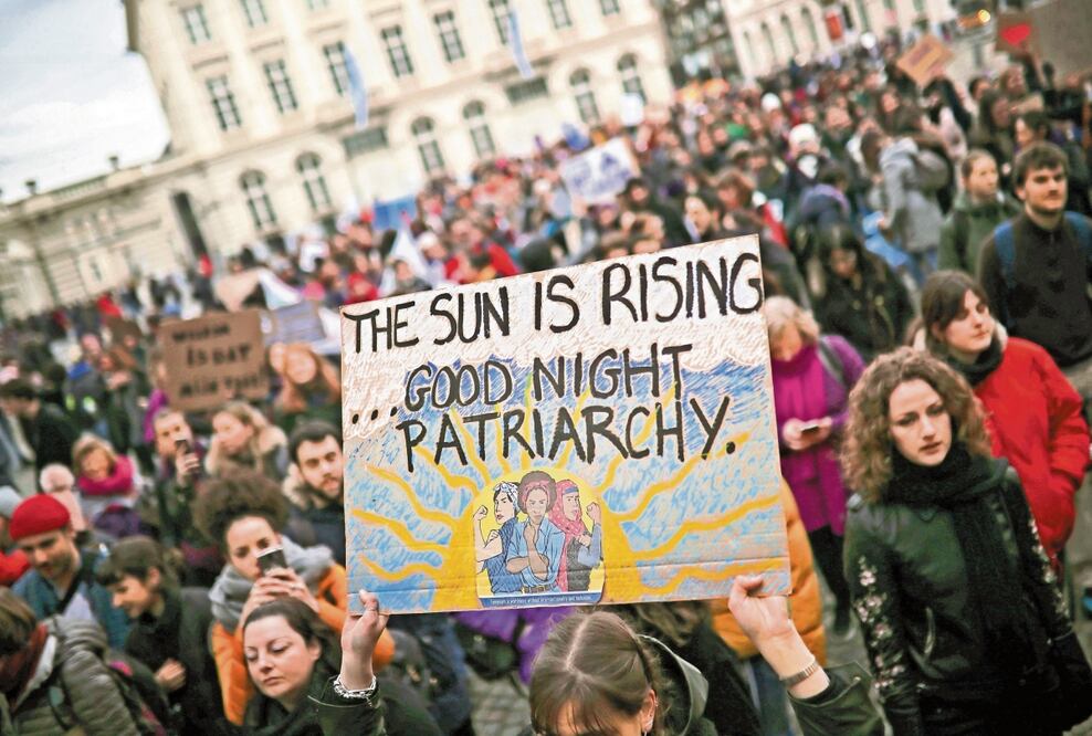 Asistentes a una manifestación para conmemorar el Día Internacional de la Mujer en Bruselas, el 8 de marzo de 2019. Foto: Francisco Seco / AP