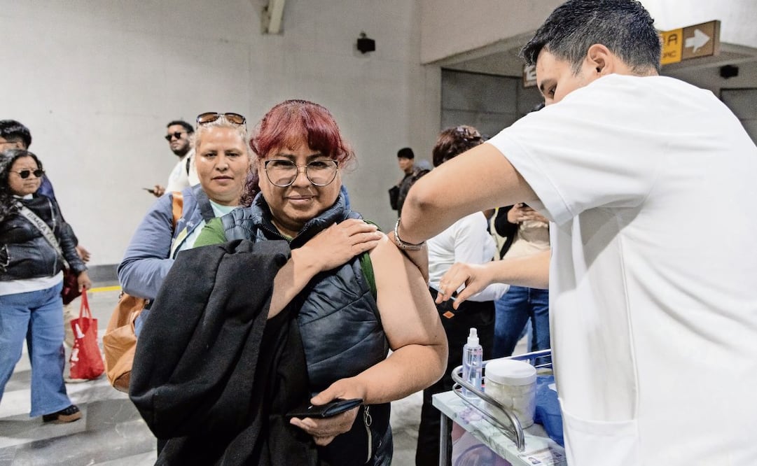 La campaña comenzó a operar desde un puesto de vacunación en una cancha junto a la estación Tlalpexco del Cablebús, opera para ambas demarcaciones. Foto ilustrativa: Hugo Salvador, EL UNIVERSAL