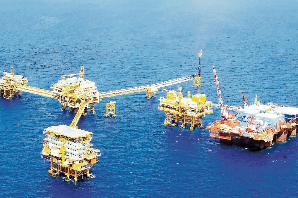 Según la American Chamber México, si se llegaran a frenar los procesos de licitación, se pondrá en riesgo alcanzar la meta de 3 millones de barriles de petróleo crudo al día, como propone la reforma energética. Foto: ARCHIVO EL UNIVERSAL