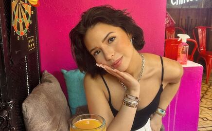 Ángela Aguilar hace yoga con leggings y top de la marca de Rihanna