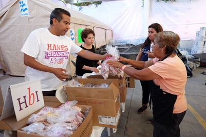 Entregan ropa interior en albergues de Morelos