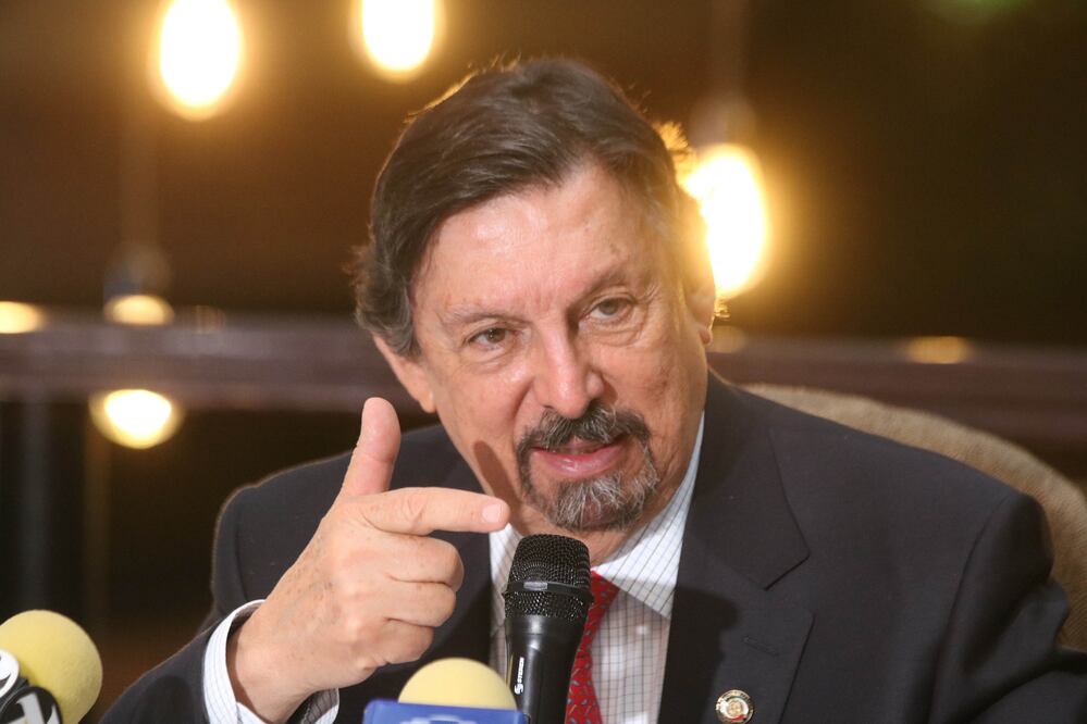 Napoleón Gómez Urrutia, senador y dirigente nacional del sindicato minero en su primer informe de actividades legislativas / Emilio Vásquez. EL UNIVERSAL