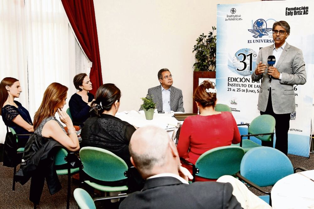 El presidente y CEO del Instituto de las Américas, Jamal Khokhar, dijo a los asistentes estar muy orgulloso de recibir la 31 edición del Taller de Periodismo Científico Jack F. Ealy que se inauguró en San Diego, California (ARIEL OJEDA. EL UNIVERSAL)