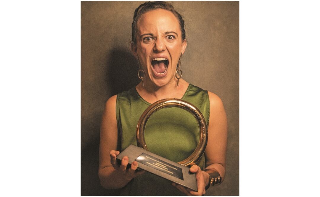 María Penella muestra con euforia su premio en esta foto de 2018. FOTO: PREMIOS METRO