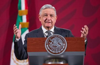 AMLO asegura que no busca “estatizar” ni “nacionalizar” la industria eléctrica