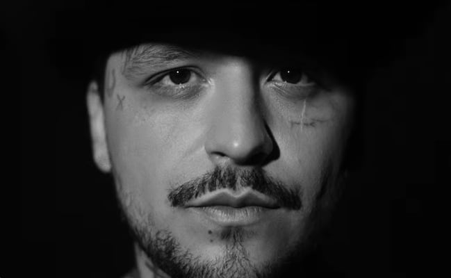Christian Nodal niega que esté buscando frenar la llamada "Ley Cazzu"; pero sí está en contra del nombre