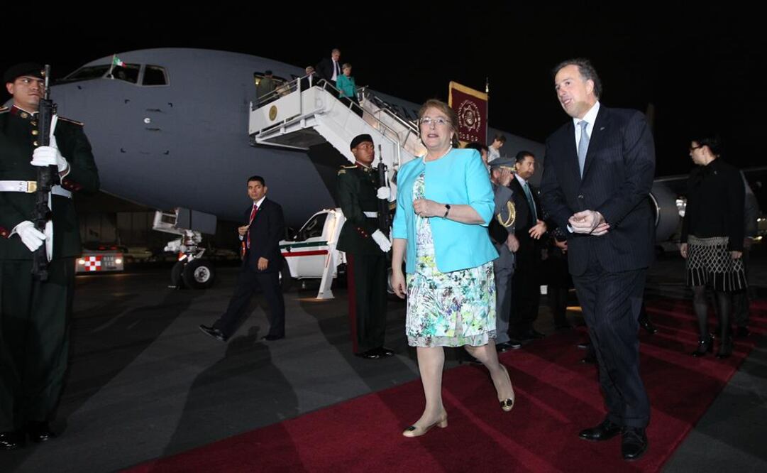 En el hangar presidencial fue recibida por el secretario de Relaciones Exteriores, José Antonio Meade Kuribreña. Foto: cortesía SRE