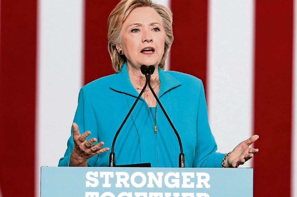 Hillary Clinton, en Reno, Nevada, el 25 de agosto. La candidata presidencial demócrata presentó ayer un plan para evitar aumentos excesivos en el precio de medicinas (AP)