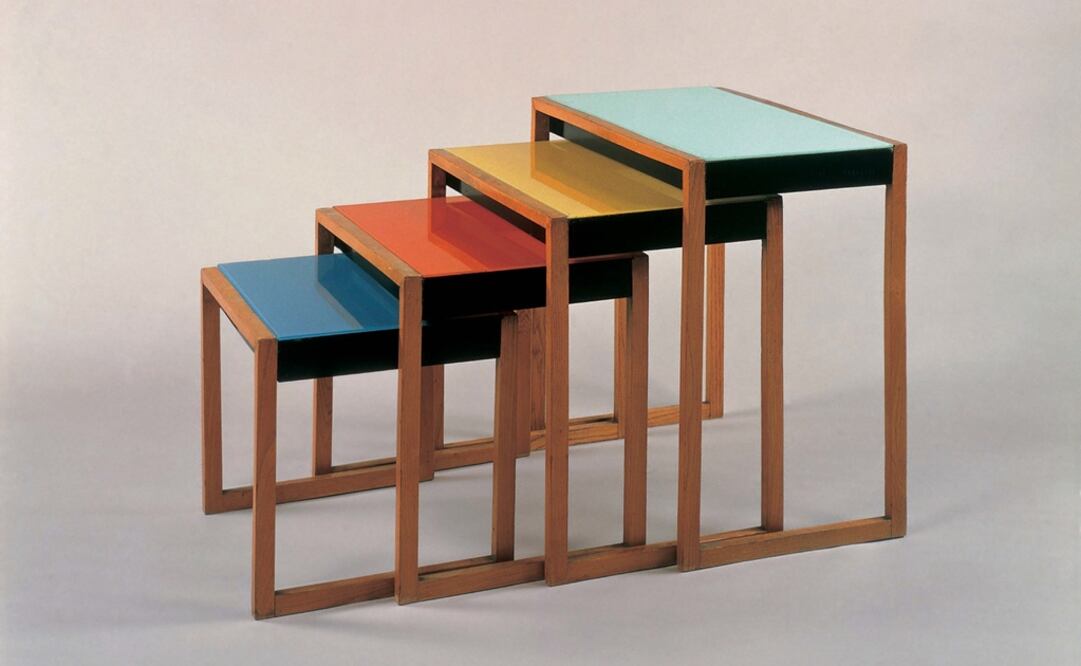 "Grupo de cuatro mesas apilables", obra de 1927 del artista Josef Albers. Foto: Archivo EFE