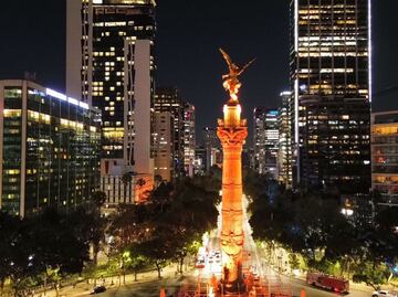 25N ilumina de naranja monumentos y edificios de CDMX; serán encendidos hasta el 30 de noviembre