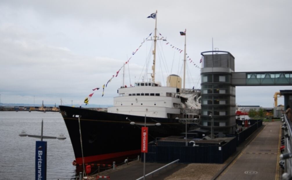 ¿Cómo viaja la reina Isabel II?