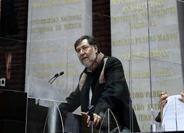 Arremete Fernández Noroña contra aerolínea por "permitir" insultos hacia AMLO