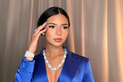 Ángela Aguilar luce zapatos de extra plataforma este invierno