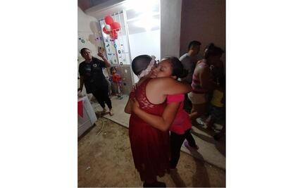 Festejan cumpleaños de niña con cáncer y sólo acude una vecina