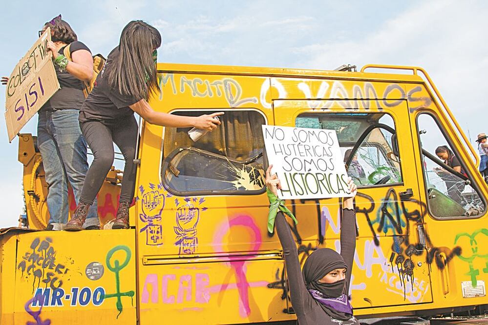Para la artista Cerrucha, la frase ‘Antes que histérica, histórica’ identifica a la mayoría de las mujeres. CORTESÍA DE CERRUCHA