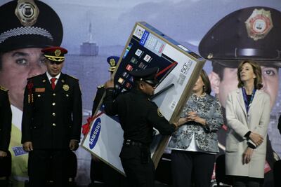 Darán bono navideño y tarjeta de descuento a policías