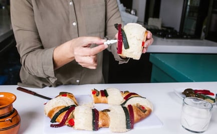 Día de Reyes 2025; ¿qué significa que te salga el muñequito en la rosca?