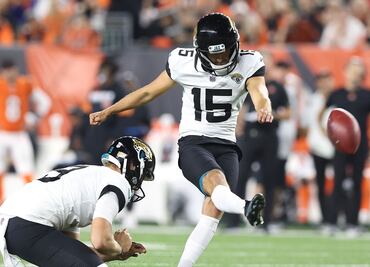Pateador de la NFL logra espectacular gol de campo al estilo Roberto Carlos