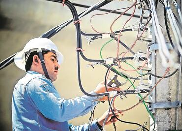 CFE reporta pérdidas de casi 60 mil mdp por robo de electricidad; va contra "diablitos"