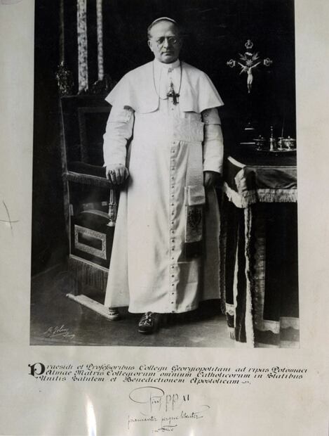 Así han anunciado las muertes de los Papas