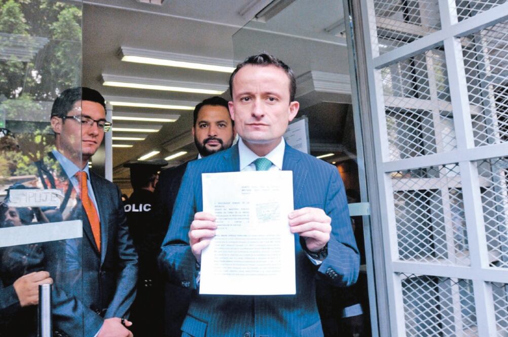 Mikel Arriola asegura que con la acusación que interpuso le muestra a la ciudadanía que en la boleta de las próximas elecciones “hay una persona que miente respecto a su patrimonio e ingreso” (ESPECIAL)