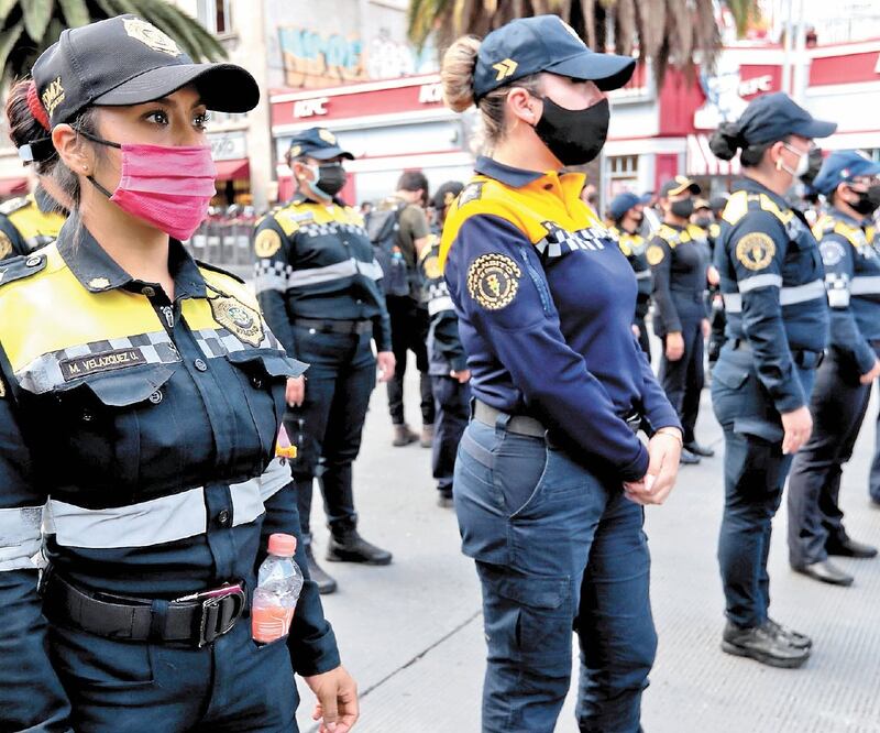 Mujeres que forman parte de la SSC han denunciado que para obtener una patrulla, acceder a otros cargos o ser asignadas a un sector cercano a sus hogares, algunos mandos policiacos les piden favores sexuales. Foto: JUAN BOITES. EL UNIVERSAL