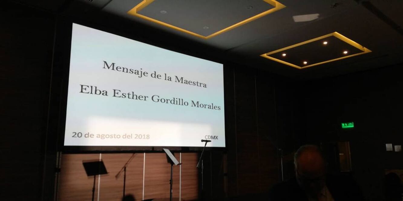 Profesores aguardan reaparición de la ex lideresa magisterial, Elba Esther Gordillo Morales. Foto: Teresa Moreno