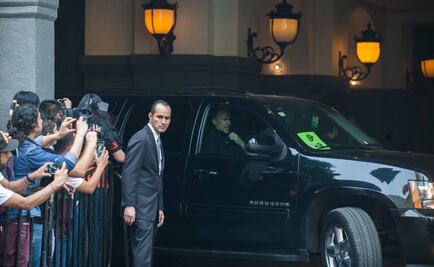 Entre gritos, salen los Rolling Stones rumbo al Foro Sol