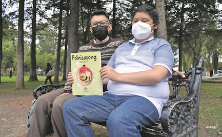 Emiliano supera su discapacidad; escribe un libro en Braille