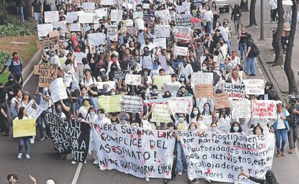 Alumnos del CCH Sur marchan en silencio a Rectoría