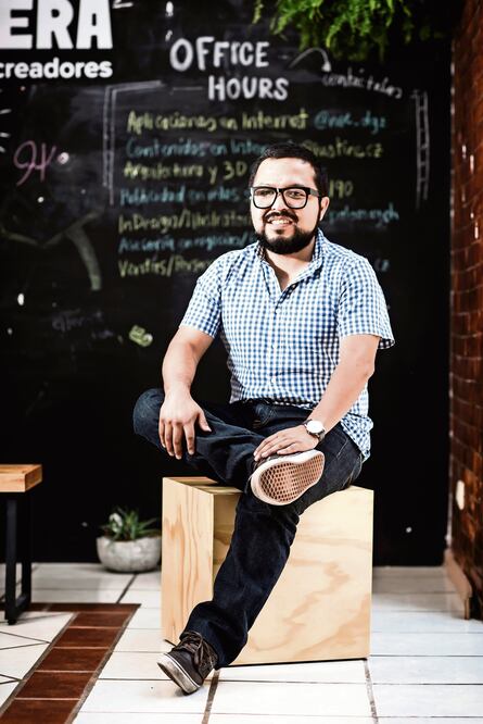 La idea de Noé Domínguez de fundar una escuela para hackers comenzó por la inquietud que notó sobre el tema en la red (CARLOS ARANDA)