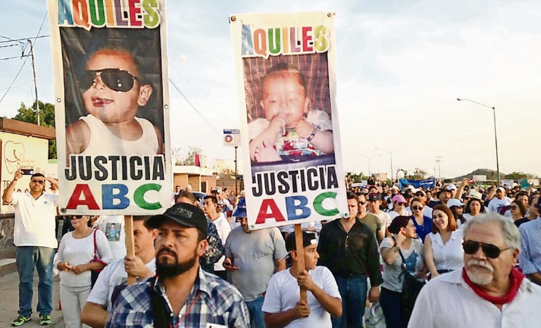 Madres, padres y sobrevivientes del incendio en la guardería ABC se movilizaron desde las ruinas de la estancia infantil para conmemorar a los pequeños que fallecieron (AMALIA ESCOBAR. EL UNIVERSAL)