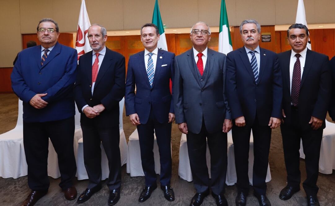 Ernesto Velazquez Briseno, Juan Luis Arzoz, Adolfo Pontigo, Marco Antonio Alfaro, Jaime Labastida y Armando Zunzunegui. Foto: Berenice Fregoso/EL UNIVERSAL