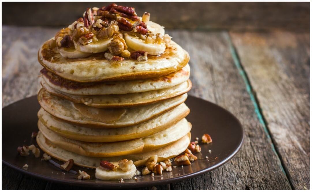 Foto: istock/ Hot cakes de plátano y avena
