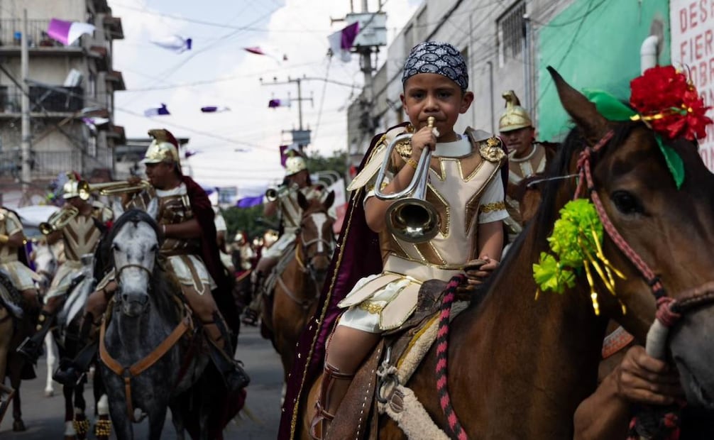 Recorrido por los ocho barrios, como parte del Jueves Santo, en la 183 Representación de la Semana Santa en Iztapalapa. Foto: Hugo Salvador / EL UNIVERSAL