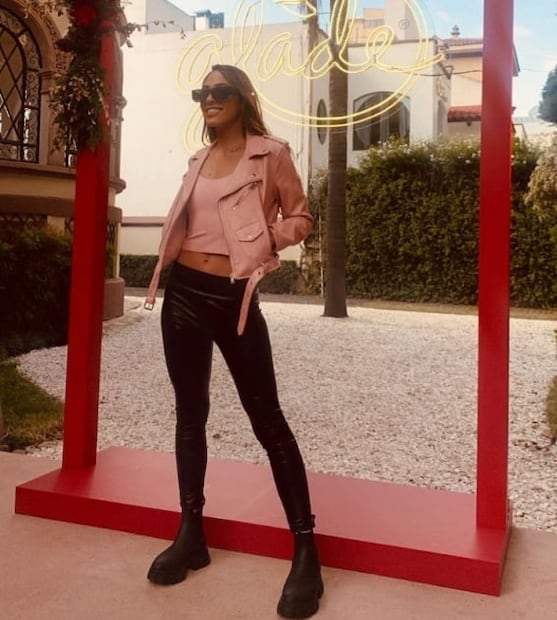 Fabiola Campomanes y su hija en pantalones de piel parecen gemelas