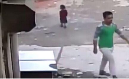 Niña se salva de ser arrollada; tropezó en avenida