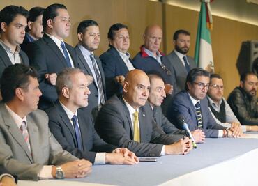 El paro de pilotos desencadena una crisis en sindicato