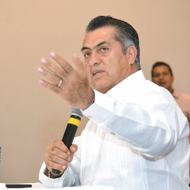 Jaime Rodríguez Calderón, El Bronco, tiene contratada como empleada en la Secretaría de Seguridad Pública a su suegra Teresa Martínez. ARCHIVO EL UNIVERSAL